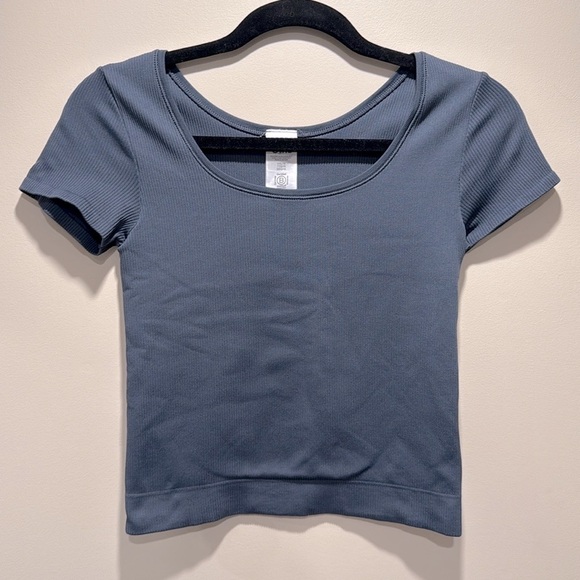 🔥Athleta Girl Slate Blue Short Sleeve Top🔥 - Picture 1 of 5